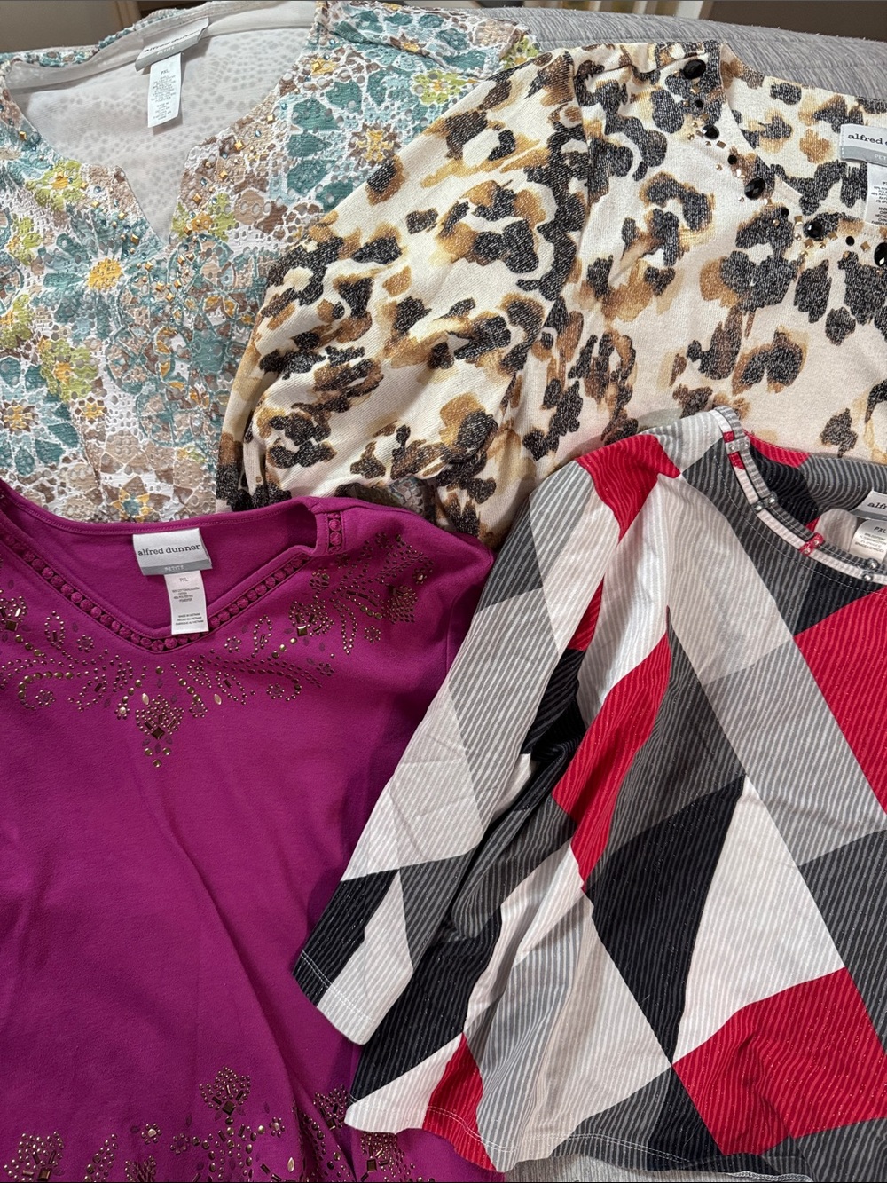 Alfred Dunner women' Embellished Long Sleeve Top with Mixed Pattern Tees lot #39